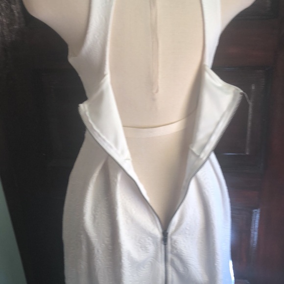 Silence and Noise white embossed floral pattern/size medium open back/ mini - Picture 9 of 13